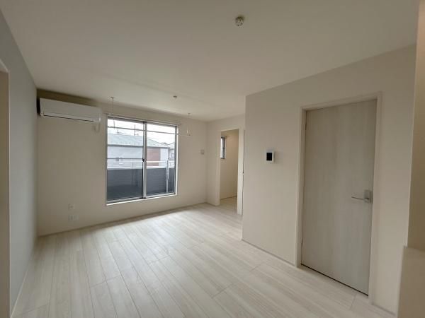 �y�����E���r���O�z�@