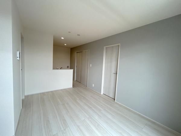 �y�����E���r���O�z�@