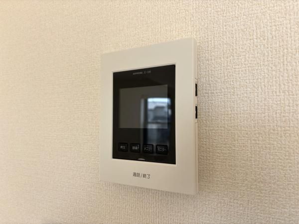 �y�Z�L�����e�B�z�@