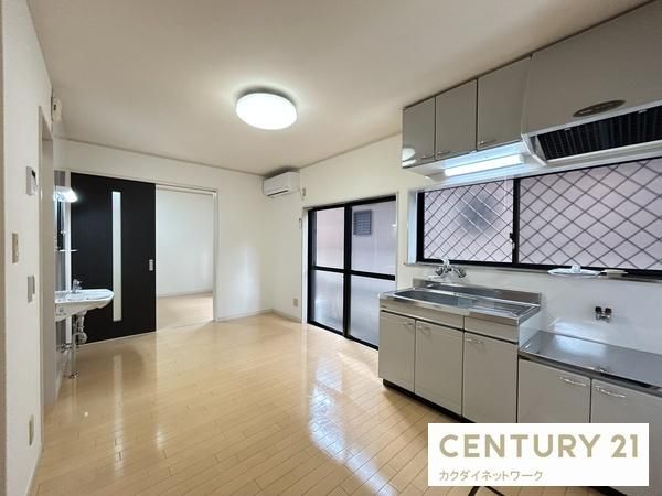 �y�����E���r���O�z�@