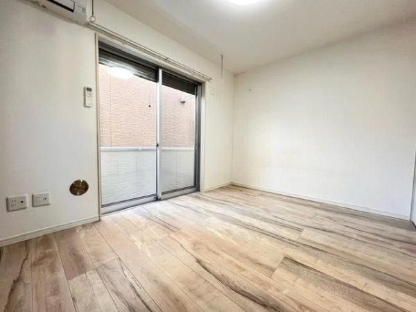 �y�����E���r���O�z�@