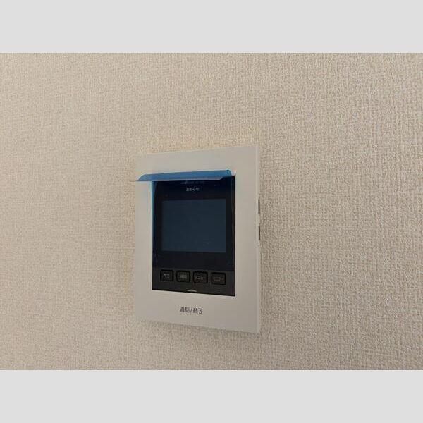 �y�Z�L�����e�B�z�@