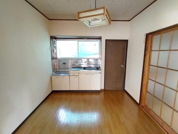 �y�����E���r���O�z�@