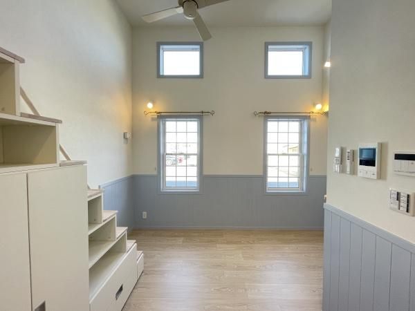 �y�����E���r���O�z�@