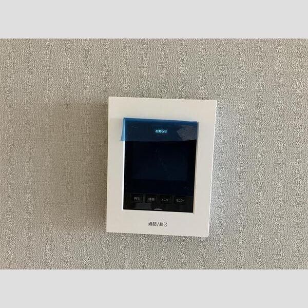 �y�Z�L�����e�B�z�@