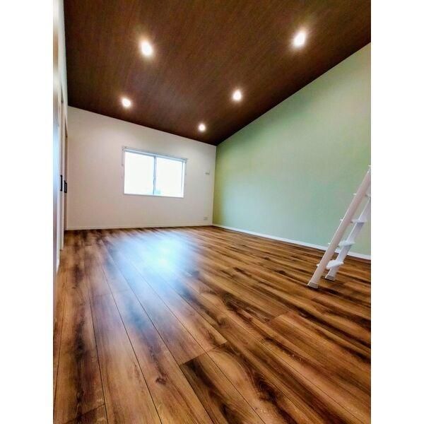 �y�����E���r���O�z�@