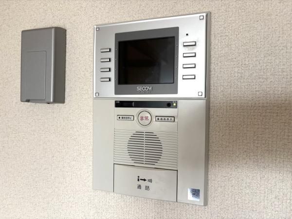 �y�Z�L�����e�B�z�@