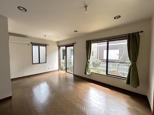 �y�����E���r���O�z�@