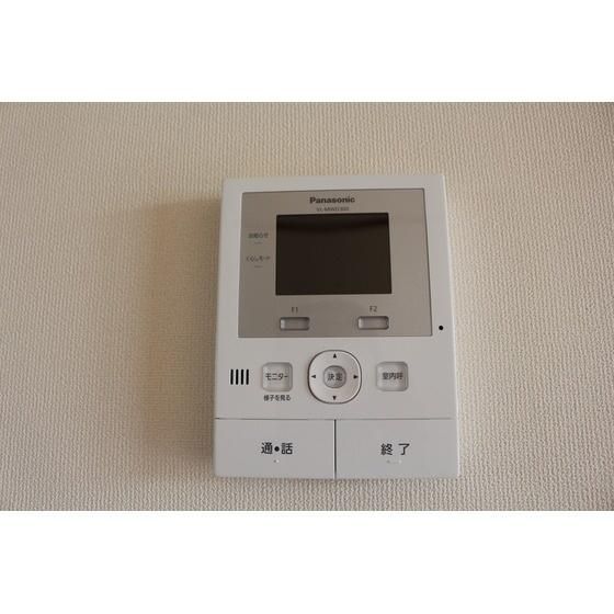 �y�Z�L�����e�B�z�@