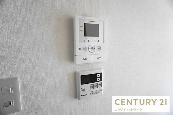 �y�Z�L�����e�B�z�@