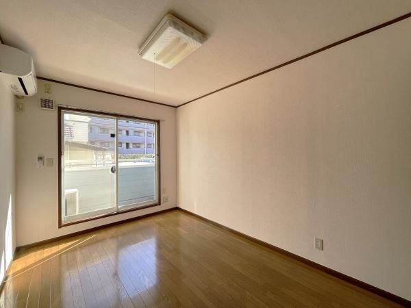 �y�����E���r���O�z�@