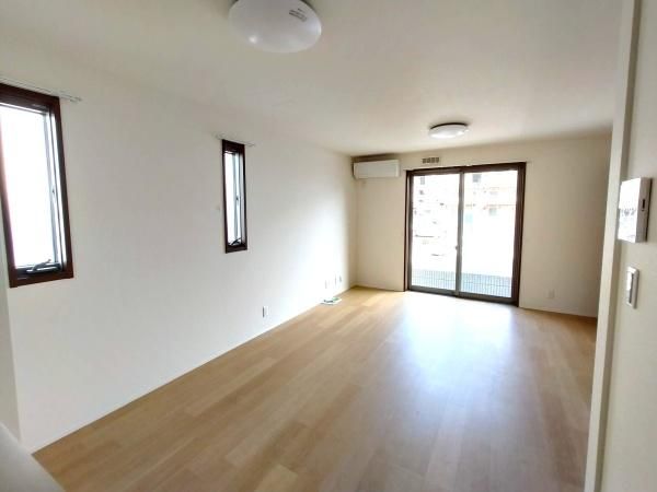 �y�����E���r���O�z�@