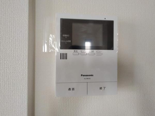 �y�Z�L�����e�B�z�@