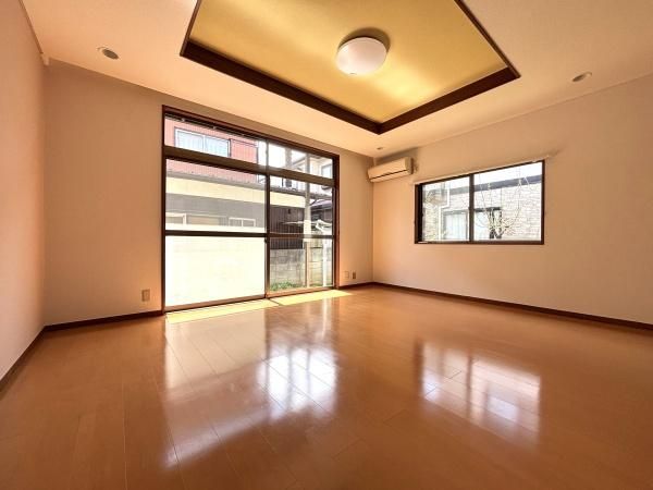 �y�����E���r���O�z�@