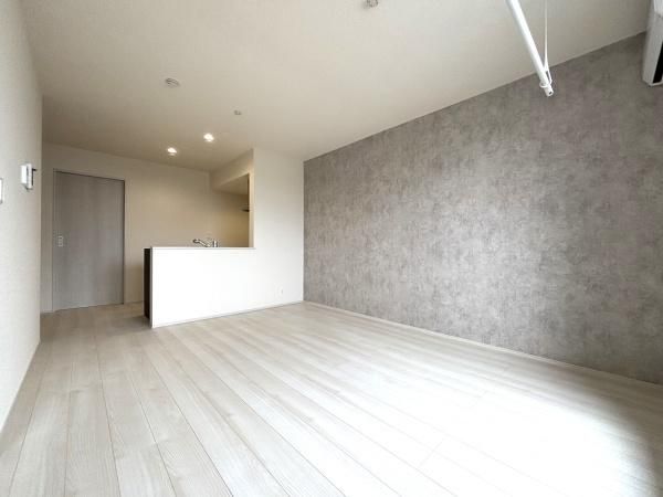 �y�����E���r���O�z�@