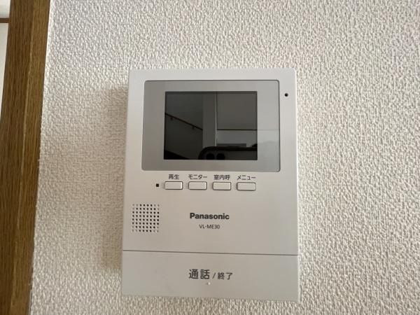 �y�Z�L�����e�B�z�@