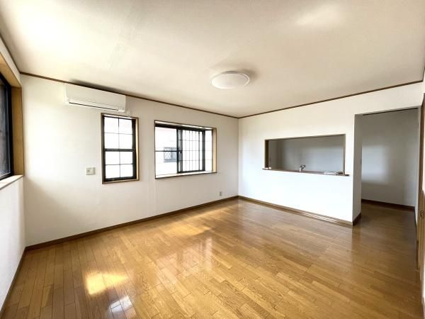 �y�����E���r���O�z�@