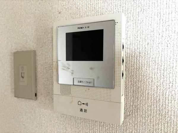 �y�Z�L�����e�B�z�@