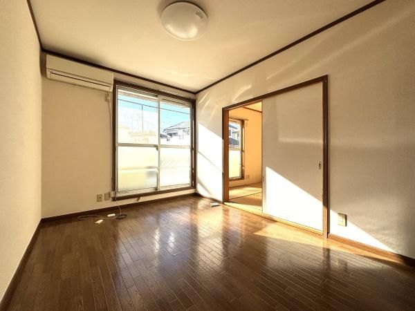 �y�����E���r���O�z�@