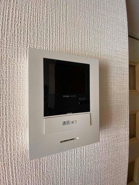 �y�Z�L�����e�B�z�@