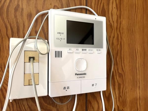 �y�Z�L�����e�B�z�@