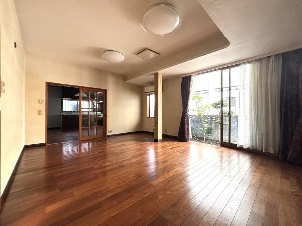 �y�����E���r���O�z�@