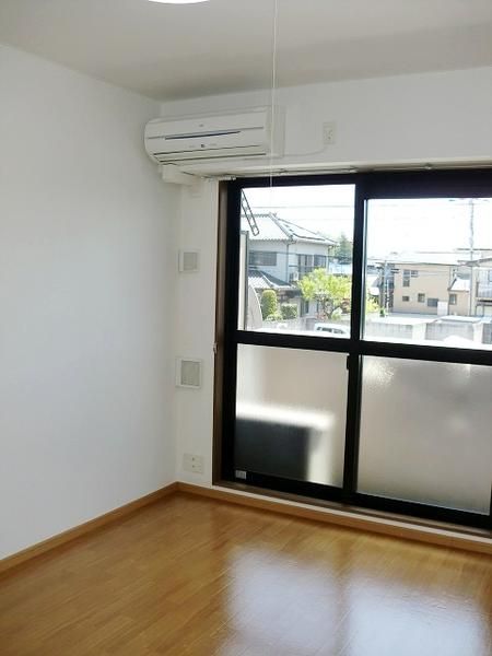 �y�����E���r���O�z�@