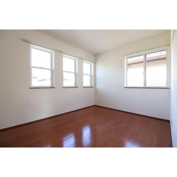 �y�����E���r���O�z�@