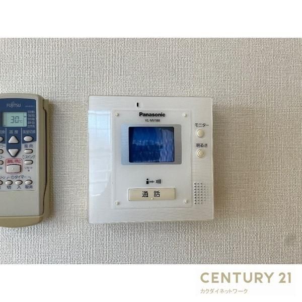 �y�Z�L�����e�B�z�@