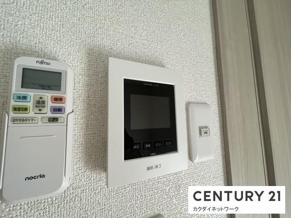 �y�Z�L�����e�B�z�@