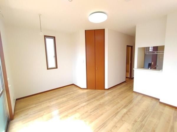 �y�����E���r���O�z�@