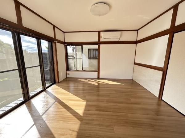 �y�����E���r���O�z�@