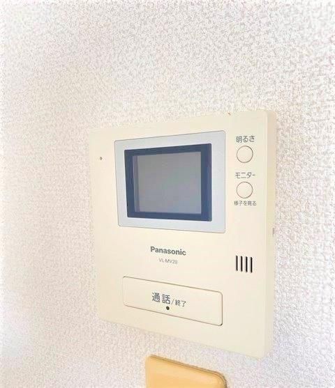 �y�Z�L�����e�B�z�@