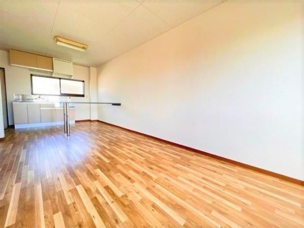 �y�����E���r���O�z�@