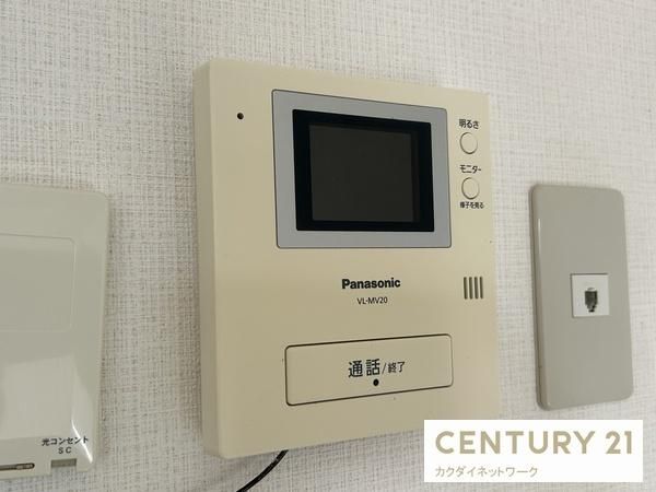 �y�Z�L�����e�B�z�@