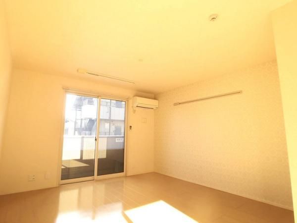 �y�����E���r���O�z�@