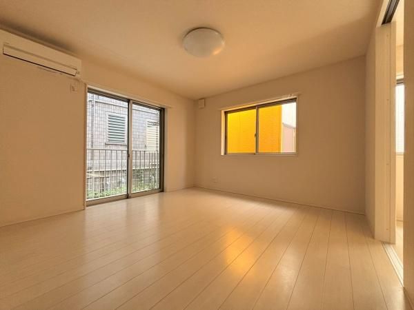 �y�����E���r���O�z�@