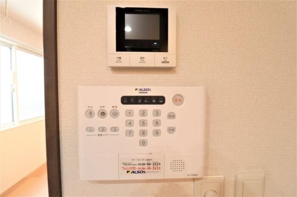 �y�Z�L�����e�B�z�@