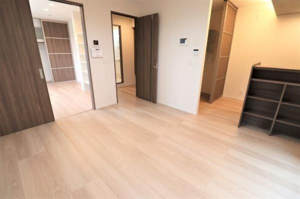 �y�����E���r���O�z�@