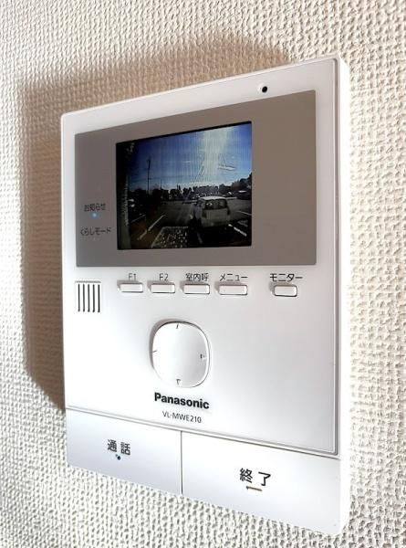 �y�Z�L�����e�B�z�@