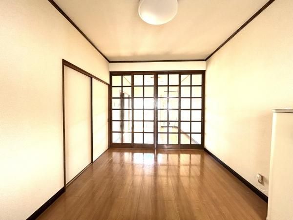 �y�����E���r���O�z�@